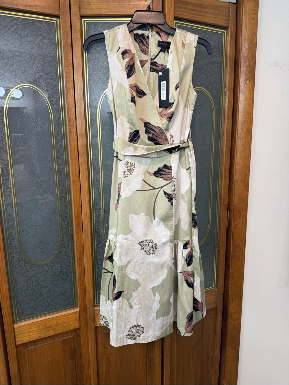 DONNA KARAN LADIES Sleeveless  Floral Dress in Sage and Cream, BRAND NEW